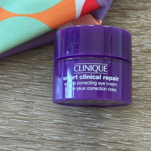 NWT Clinique Smart Clinical Repair wrinkle correcting Eye cream with makeup bag - Picture 1 of 2